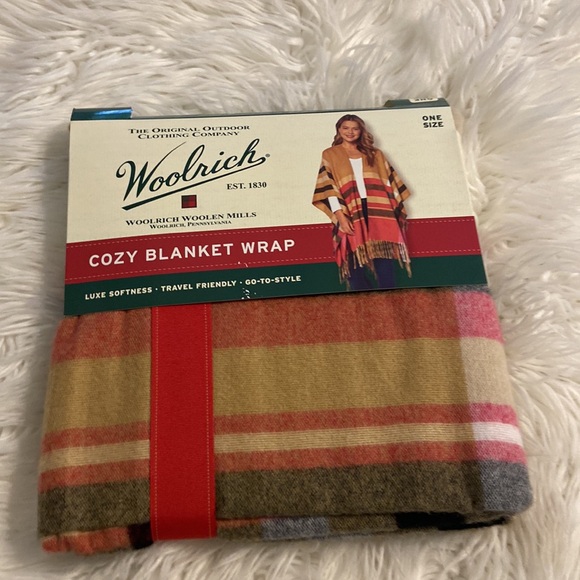 Woolrich Striped Blanket Wrap - Red, Tan, Black brand new - Picture 8 of 8